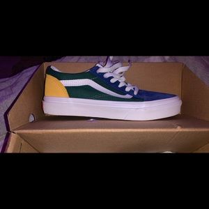 I bought them online in the wrong size wore only twice just for pictures